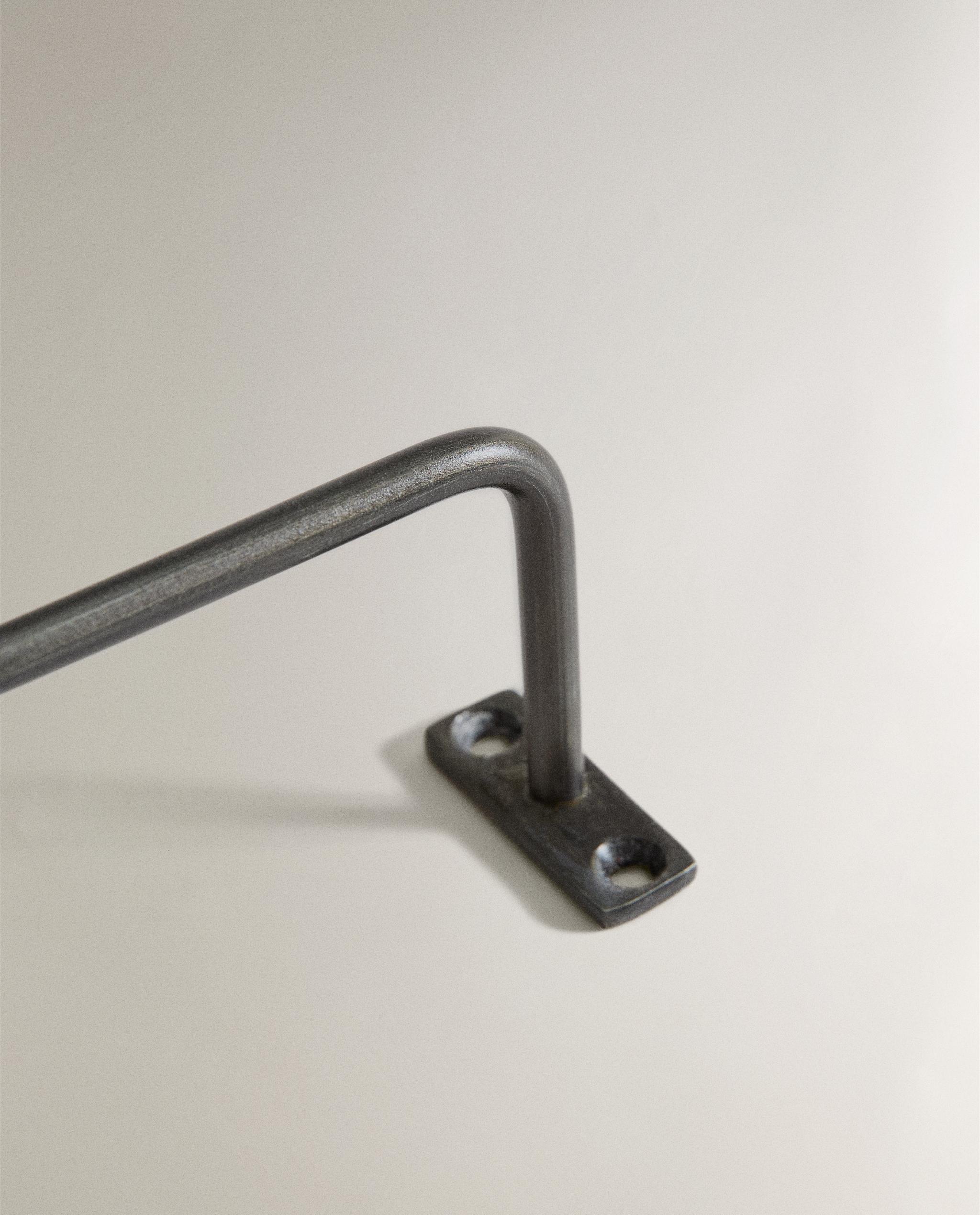 DARK METAL TOWEL RACK product thumbnail 4