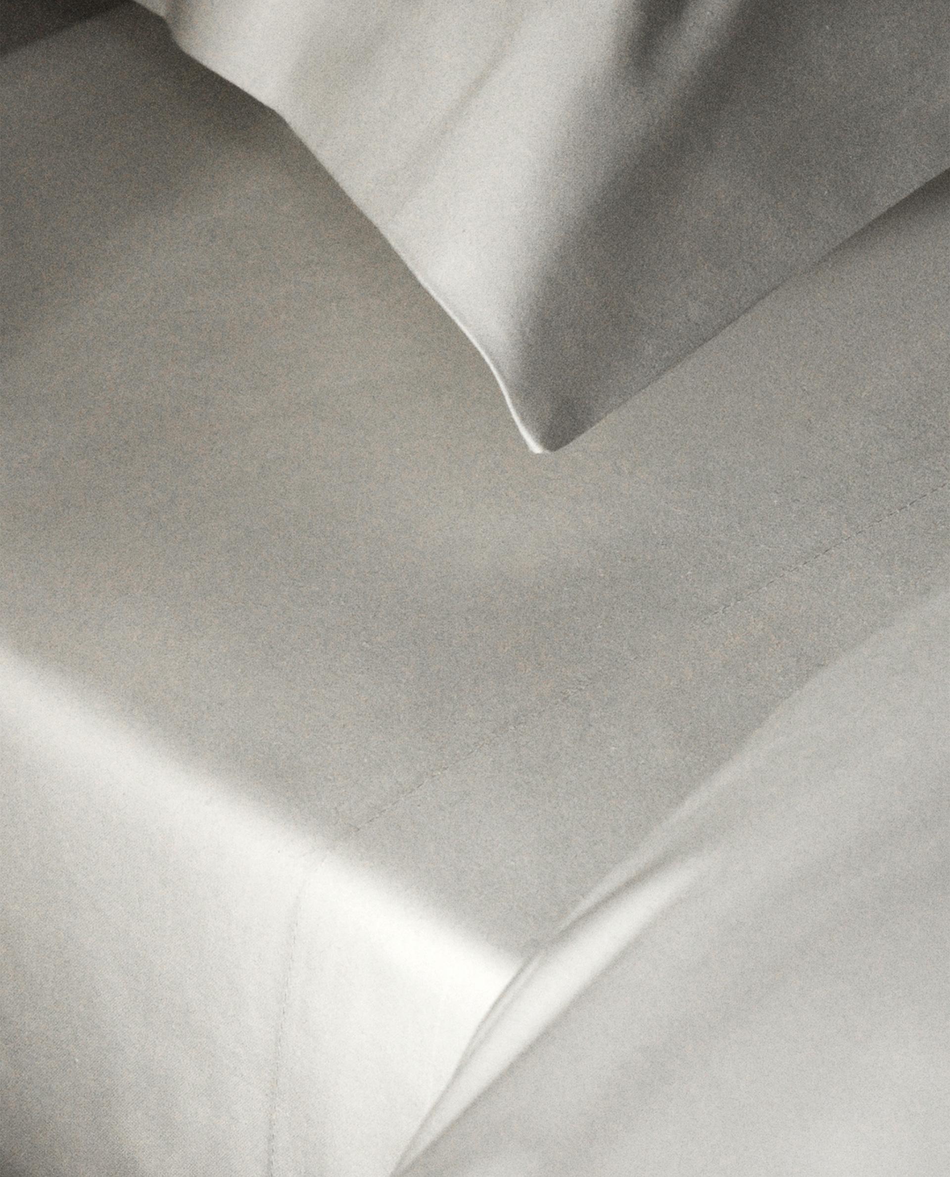 SATEEN FLAT SHEET WITH TRIM (300 THREAD COUNT) product thumbnail 6