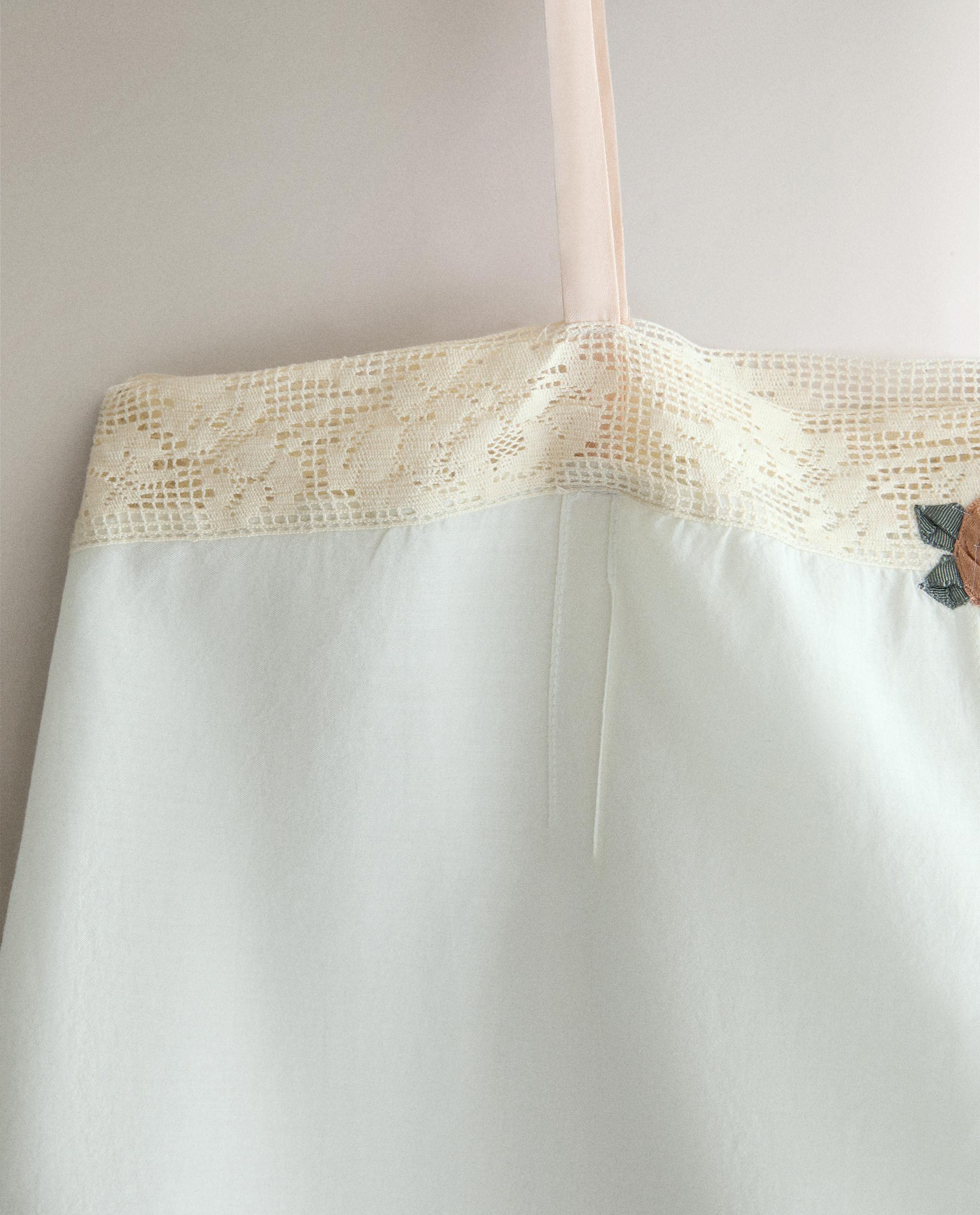 FLORAL LACE TOP product thumbnail 2
