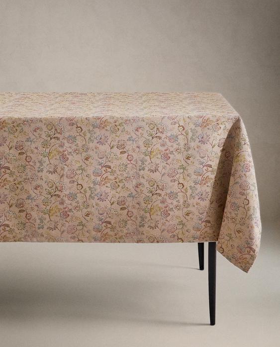 TOALHA DE MESA COM JACQUARD FLORAL
