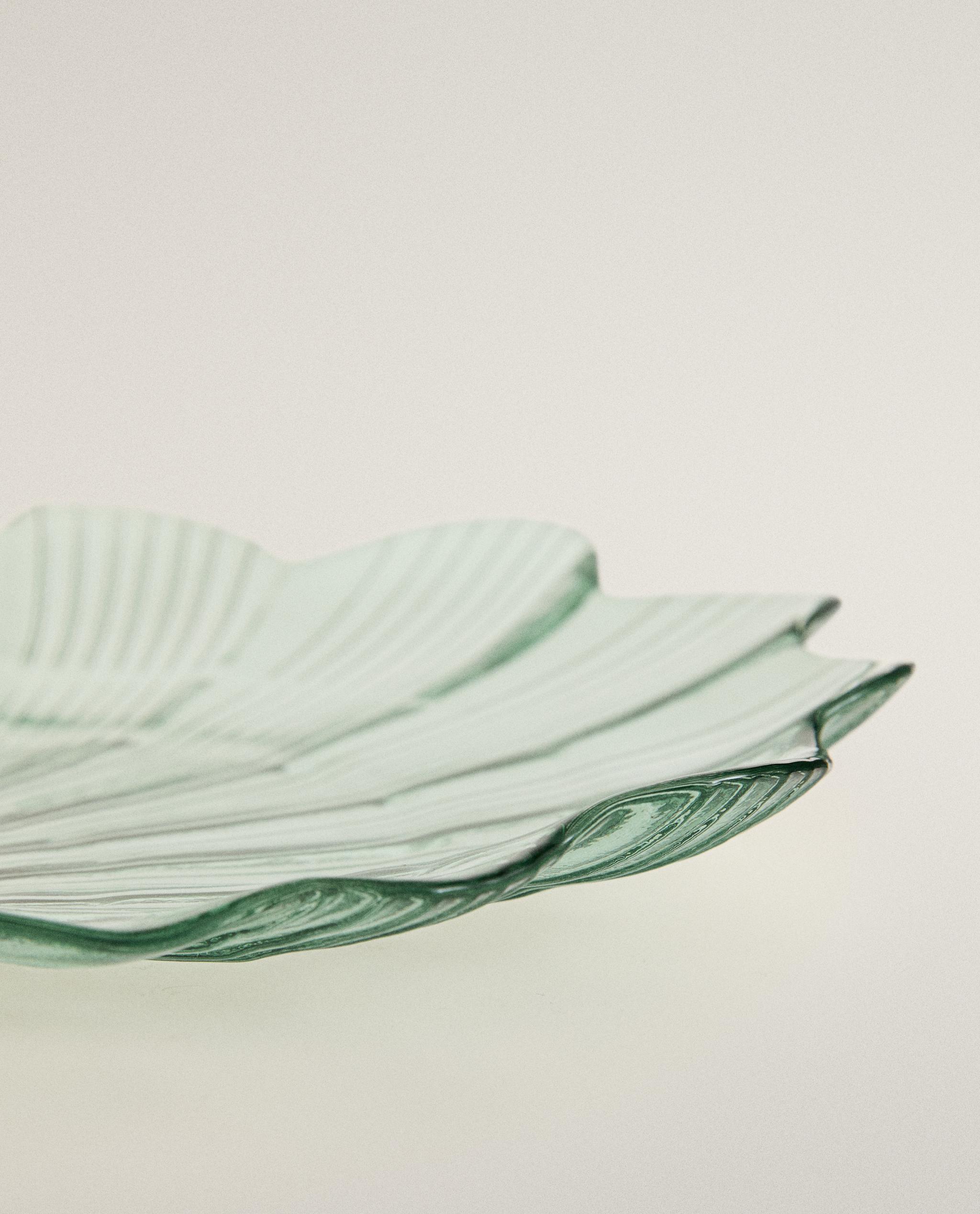 WAVY SHELL GLASS SERVING DISH product thumbnail 2