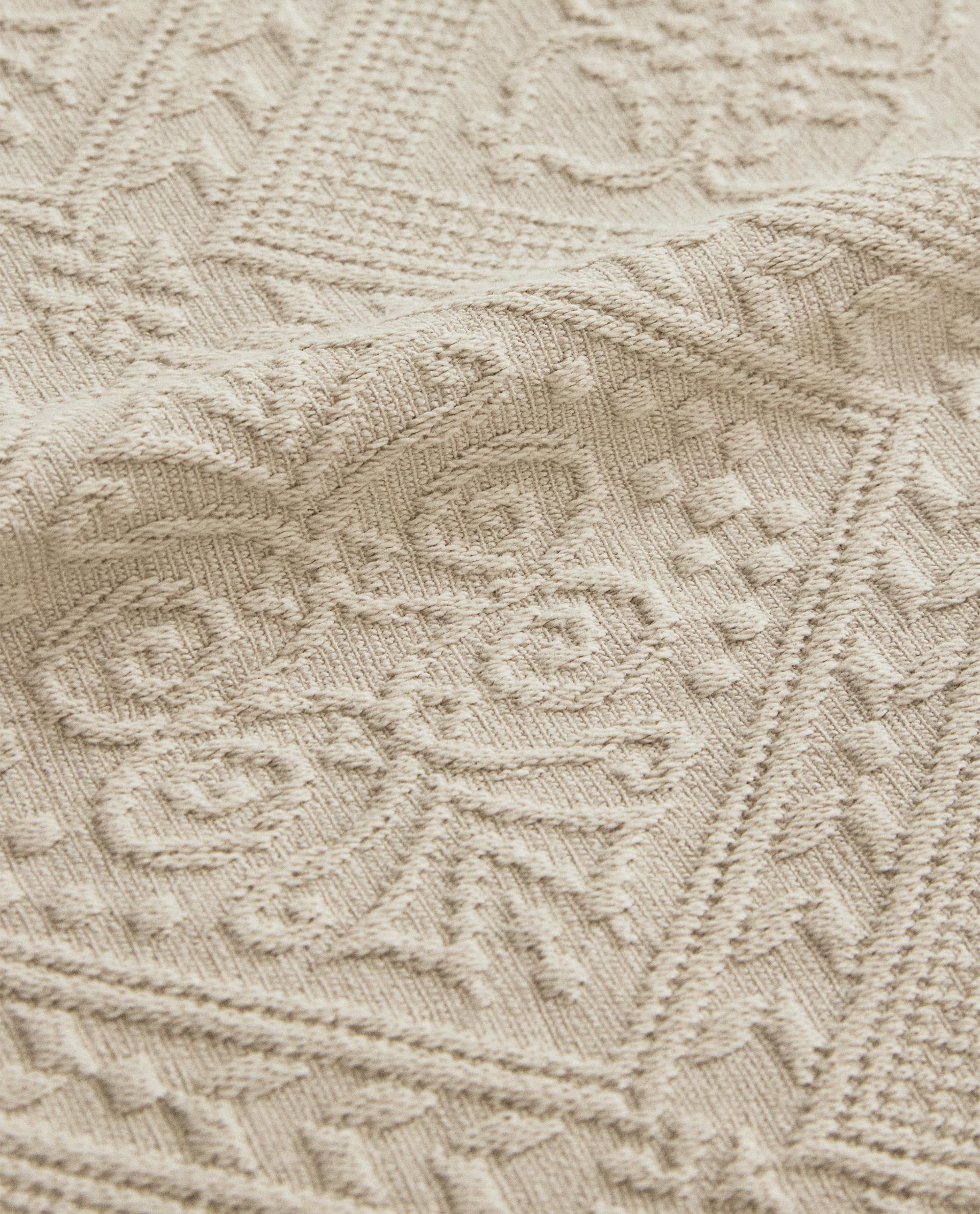 COTTON BEDSPREAD WITH GEOMETRIC DESIGN product thumbnail 9
