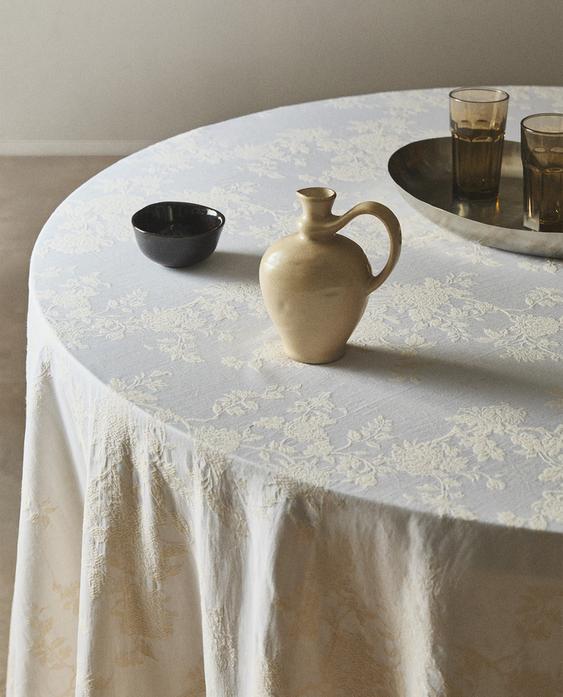 RUND BORDSDUK I BOMULLSJACQUARD