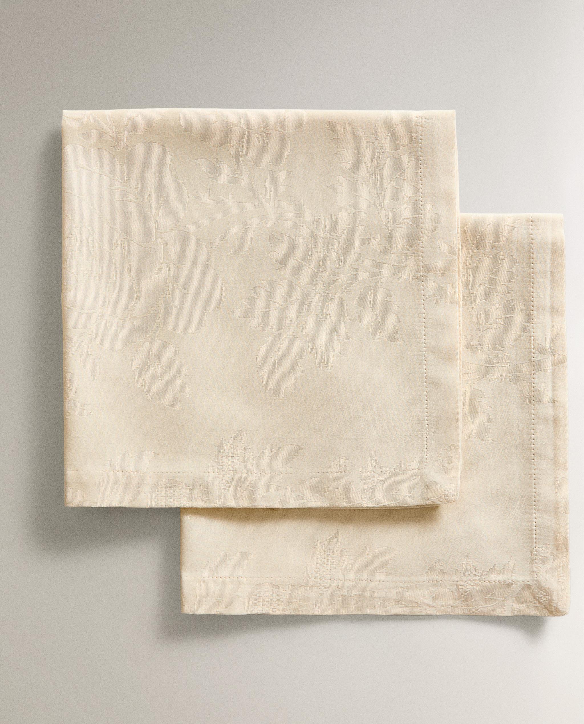 SET OF JACQUARD NAPKINS WITH ROSES (SET OF 2) product thumbnail 5