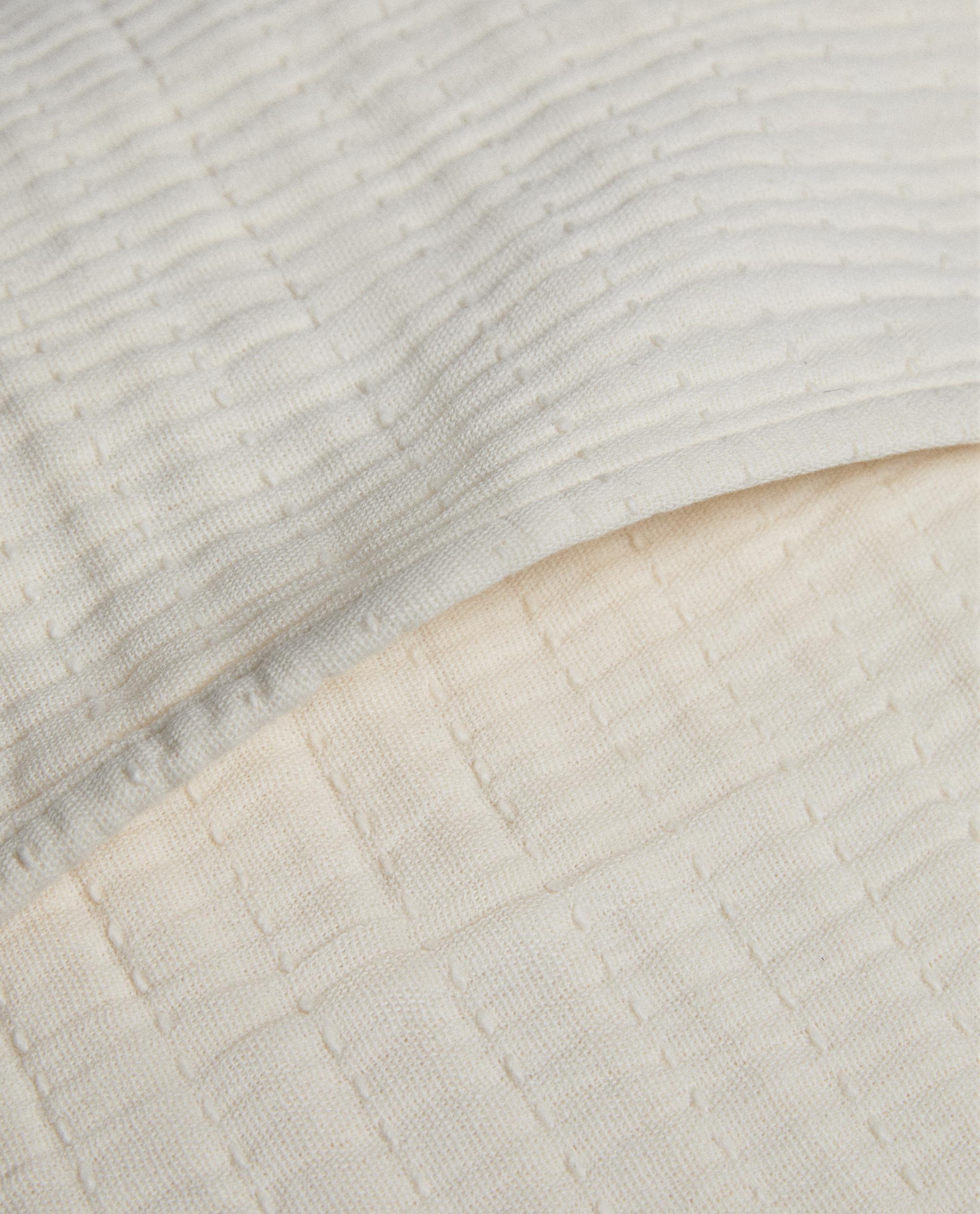 KIDS' TEXTURED CUSHION COVER WITH RUFFLE TRIM product thumbnail 4