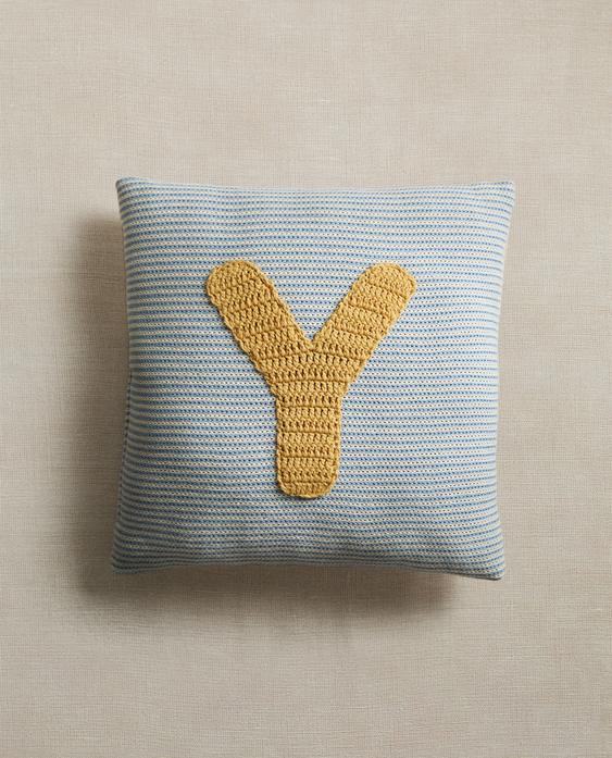 CUSCINO PER BAMBINI RICAMATO CON LETTERA Y