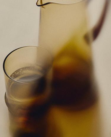 BUBBLE-EFFECT GLASS TUMBLER