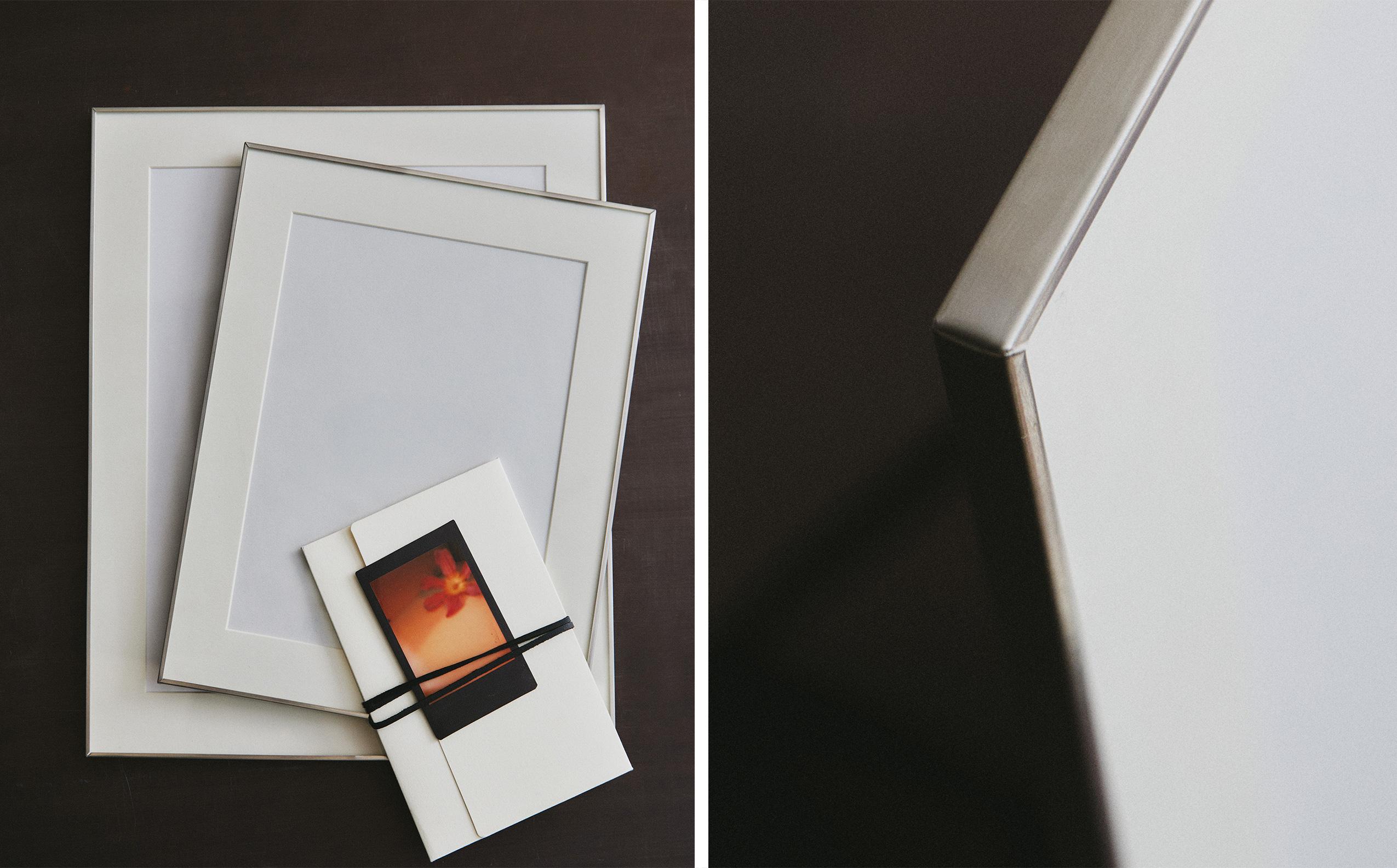 PHOTO FRAME WITH THIN SILVER BORDER