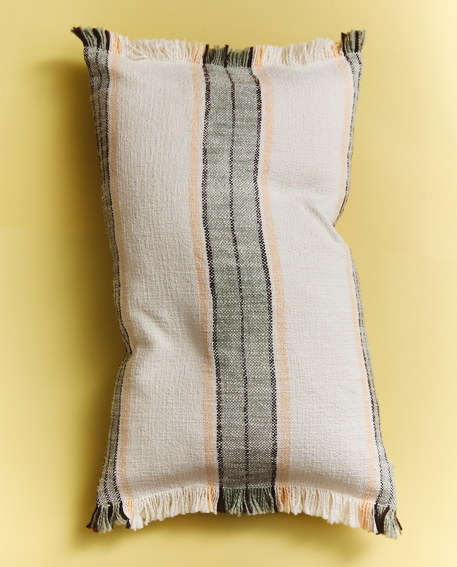 FAȚĂ PERNUȚĂ FRANJURI FAȚĂ PERNUȚĂ FRANJURI