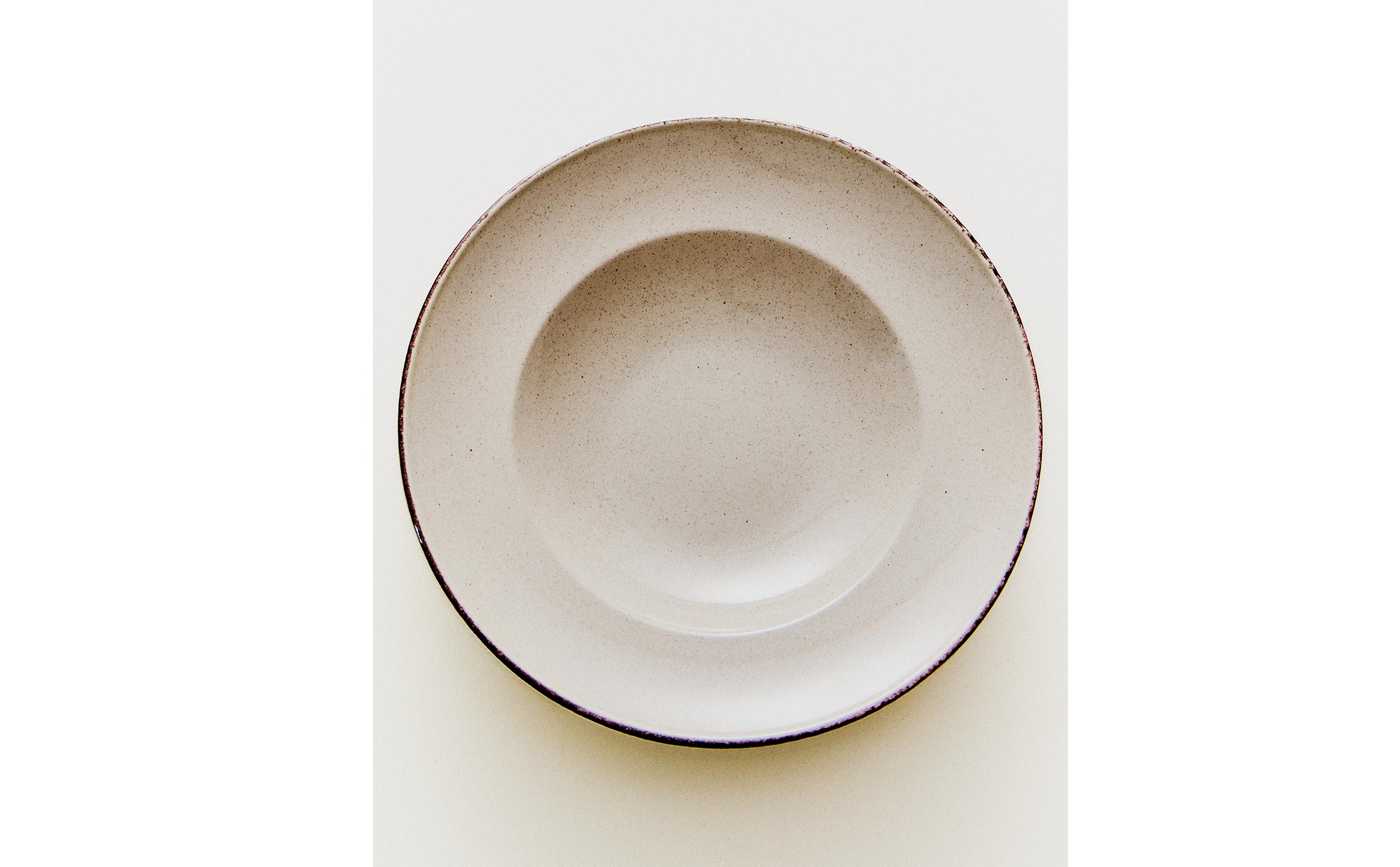 STONEWARE PASTA PLATE WITH ANTIQUE FINISH RIM product thumbnail 2