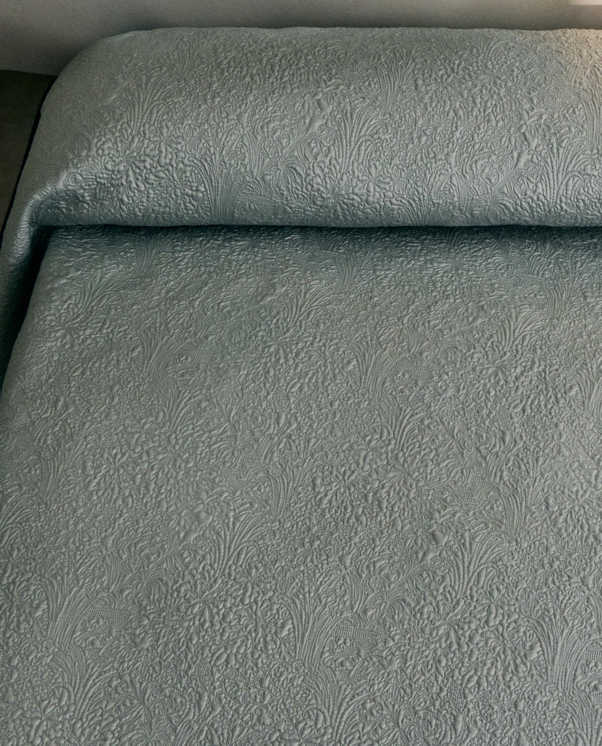 SCALLOPED FLORAL QUILTED BEDSPREAD product thumbnail 17
