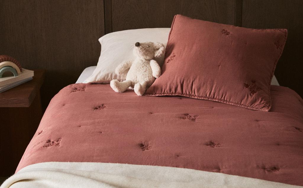 KIDS' MICKEY & MINNIE ©DISNEY QUILTED BEDSPREAD