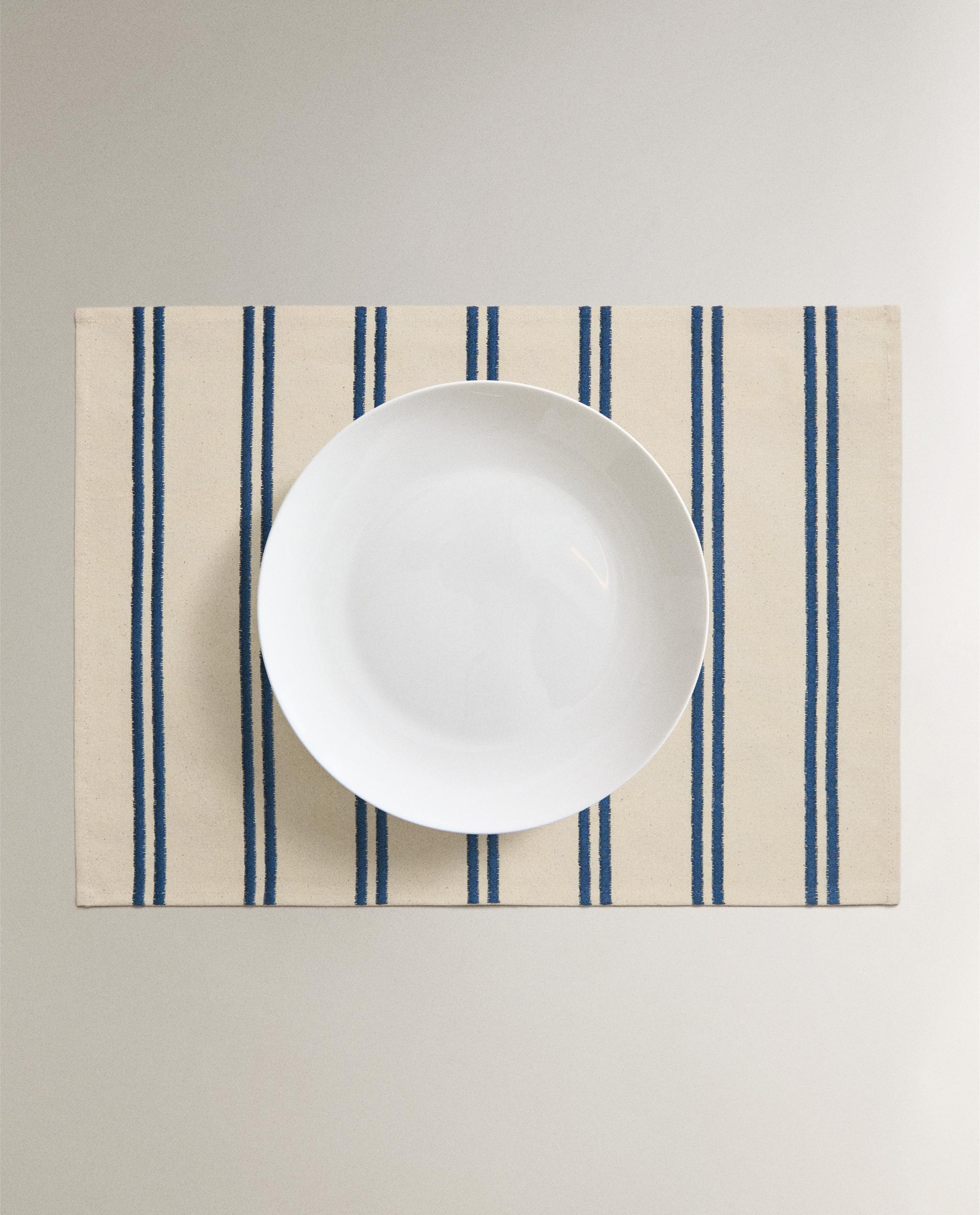 PLACEMAT WITH EMBROIDERED STRIPES product thumbnail 5