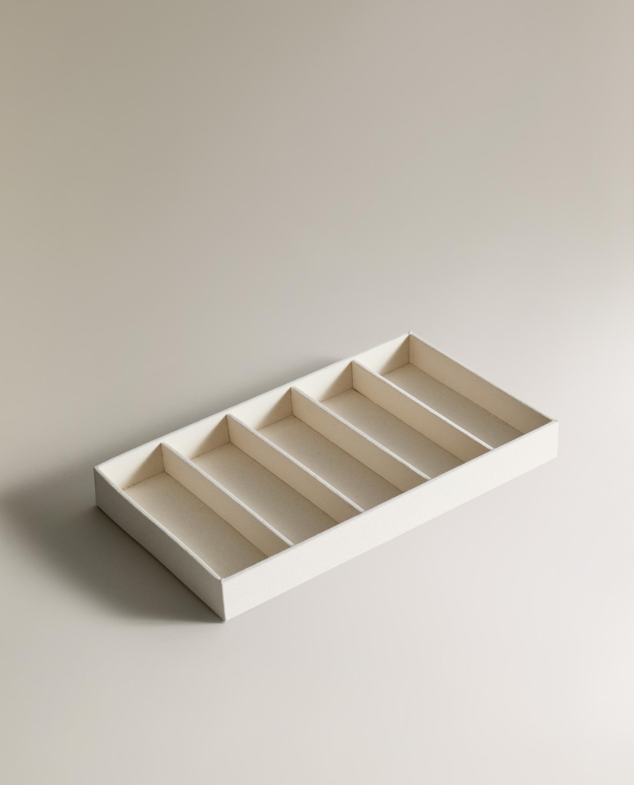 GLASSES STORAGE BOX product thumbnail 3