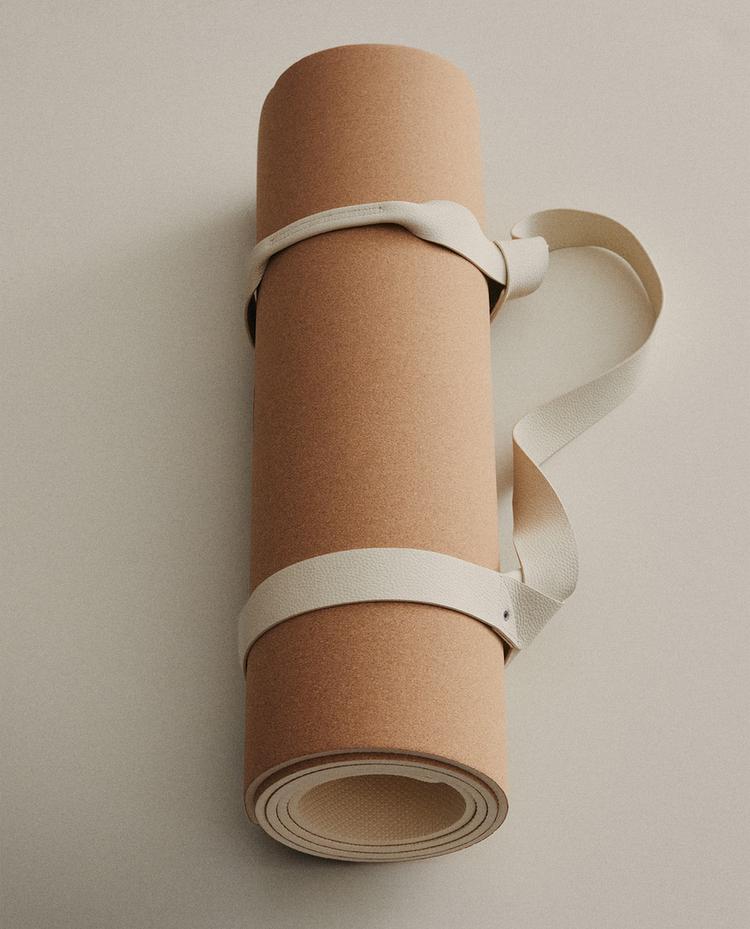 YOGA MAT WITH LEATHER STRAP