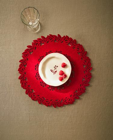 CHRISTMAS HOLLY FELT PLACEMAT