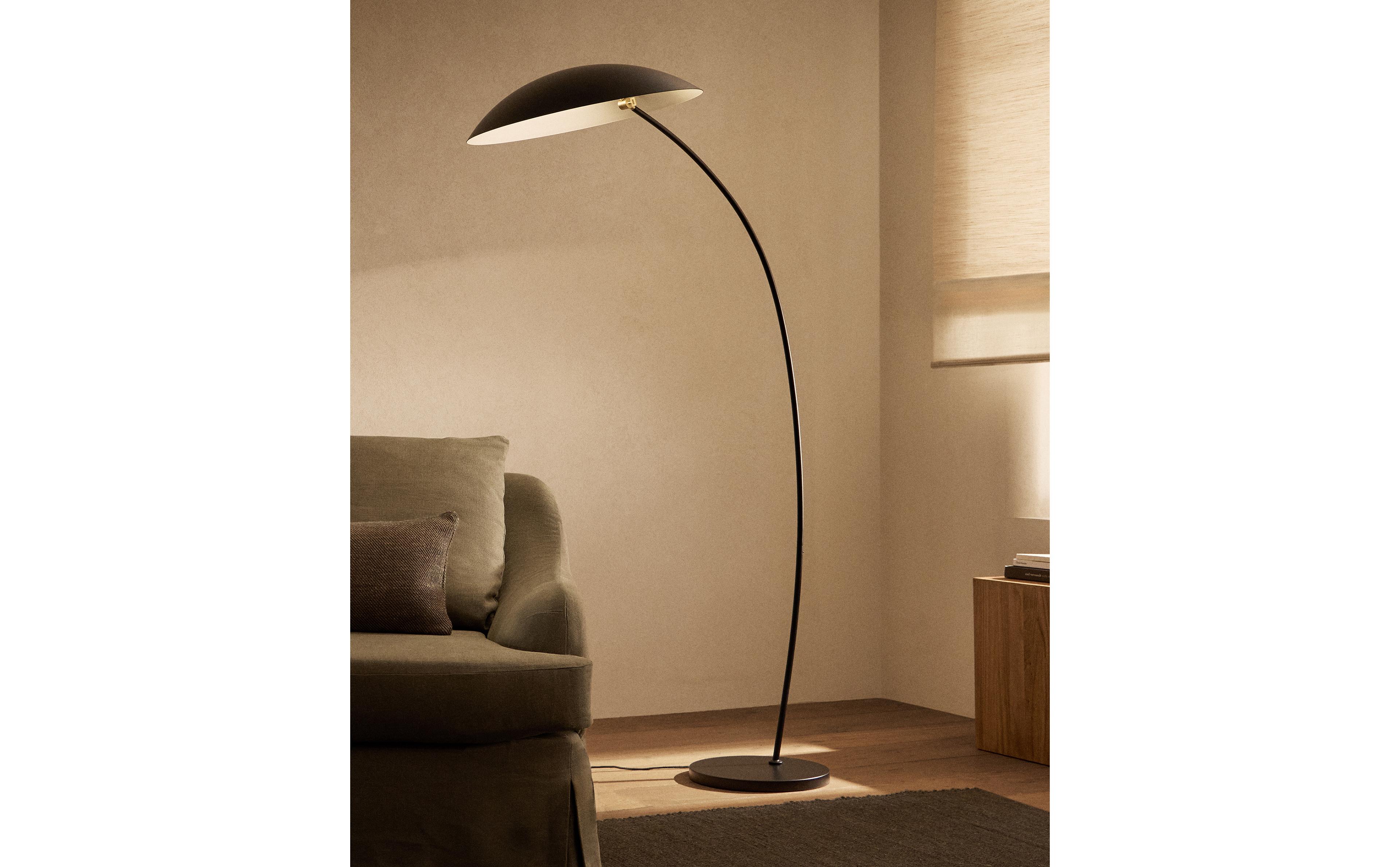 IRON FLOOR LAMP