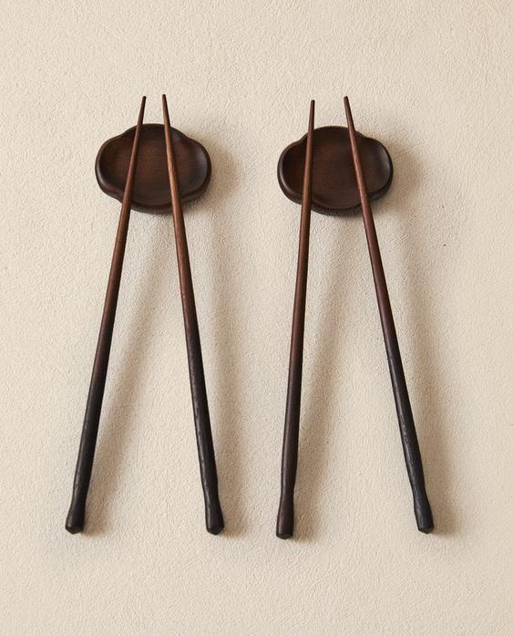 SET PALILLOS Y SOPORTE MADERA (SET DE 2) SET PALILLOS Y SOPORTE MADERA (SET DE 2)