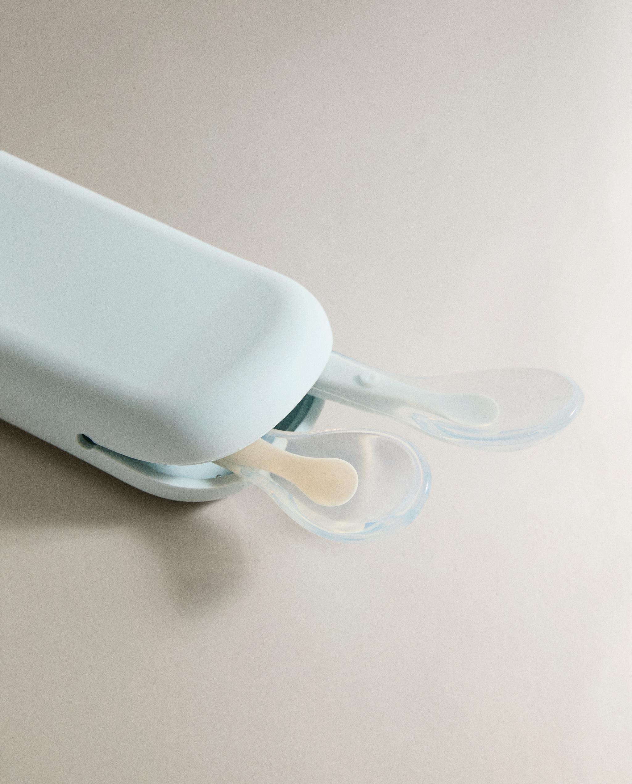 SET OF 2 CHILDREN'S SILICONE SPOONS product thumbnail 4