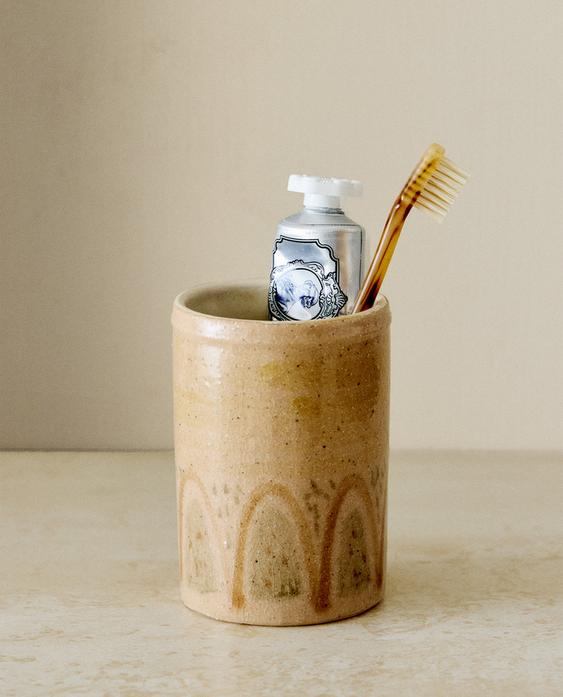 TERRACOTTA TOOTHBRUSH HOLDER TERRACOTTA TOOTHBRUSH HOLDER