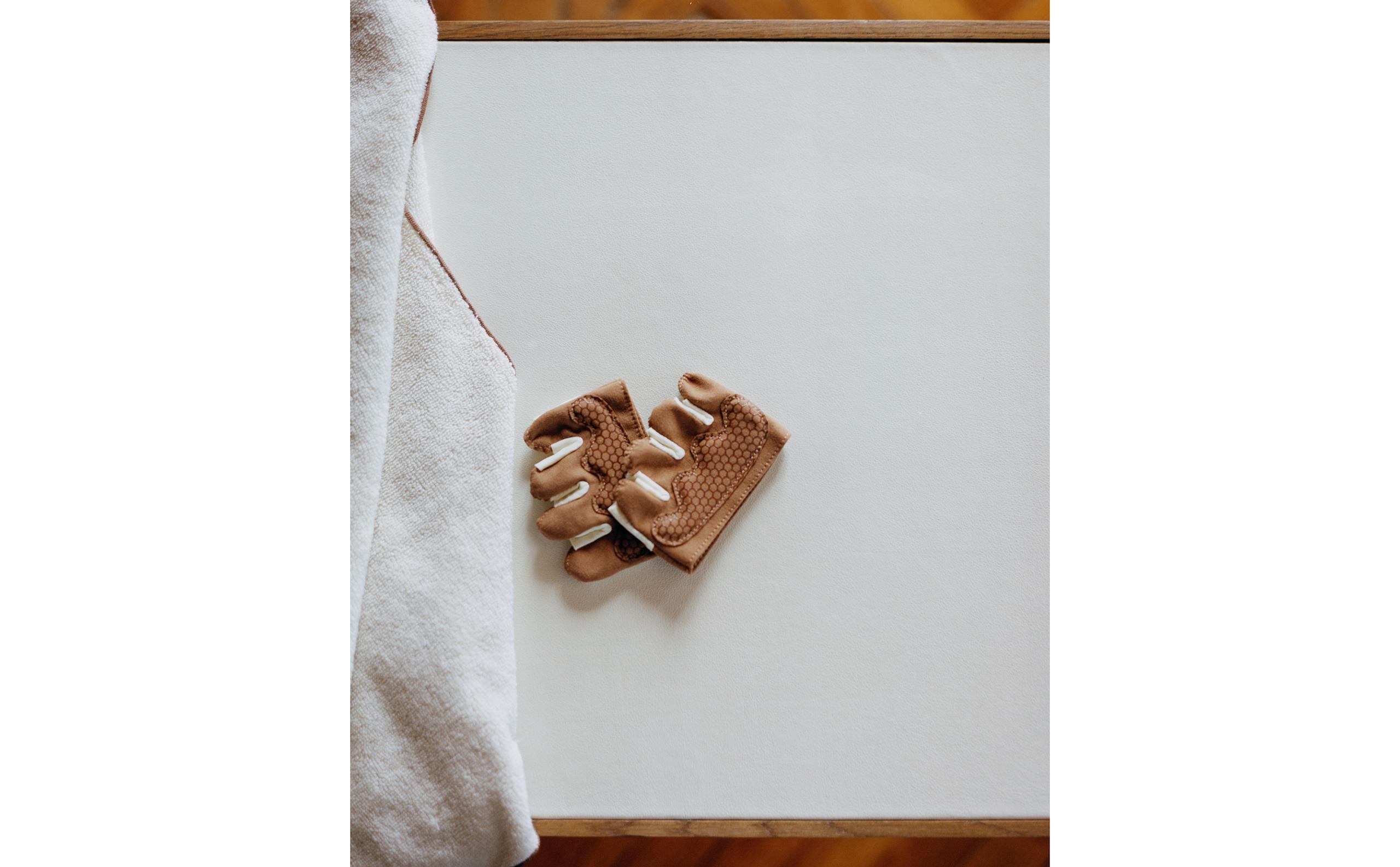 PACK OF GYM GLOVES (PACK OF 2) product thumbnail 11