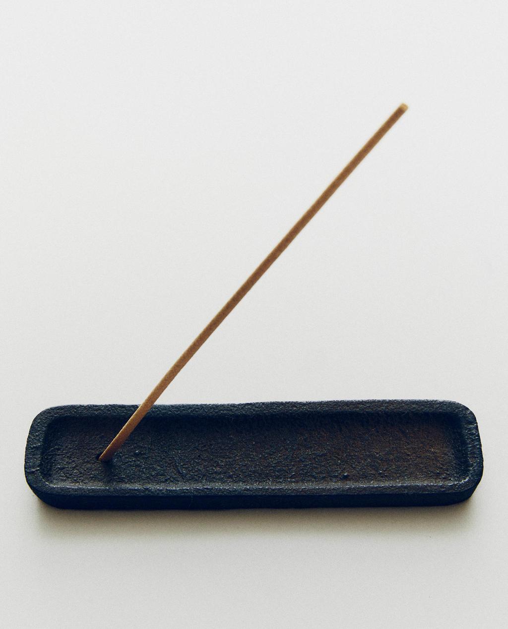 INCENSE BURNER WITH METAL TRAY