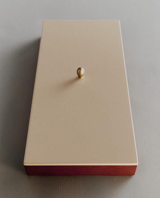 LACQUERED BOX WITH LID I COLIN KING