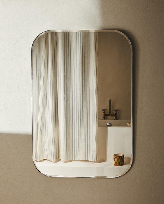 WANDSPIEGEL MET RONDE LIJST WANDSPIEGEL MET RONDE LIJST