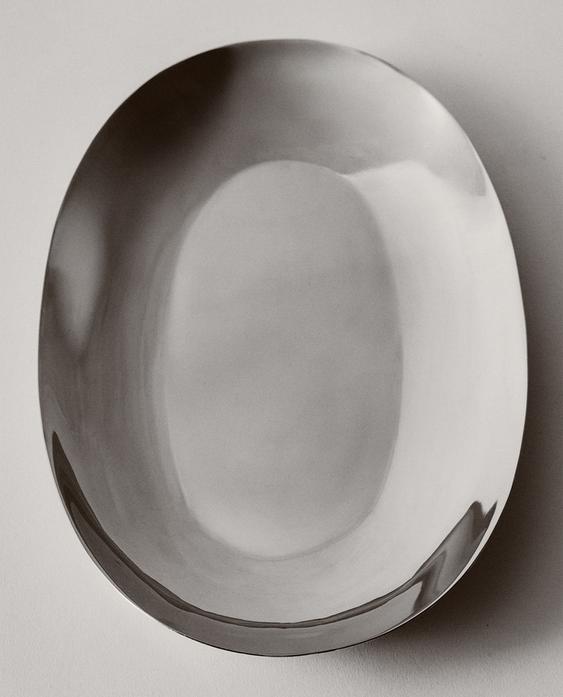 BADTABLETT AUS GLÄNZENDEM METALL