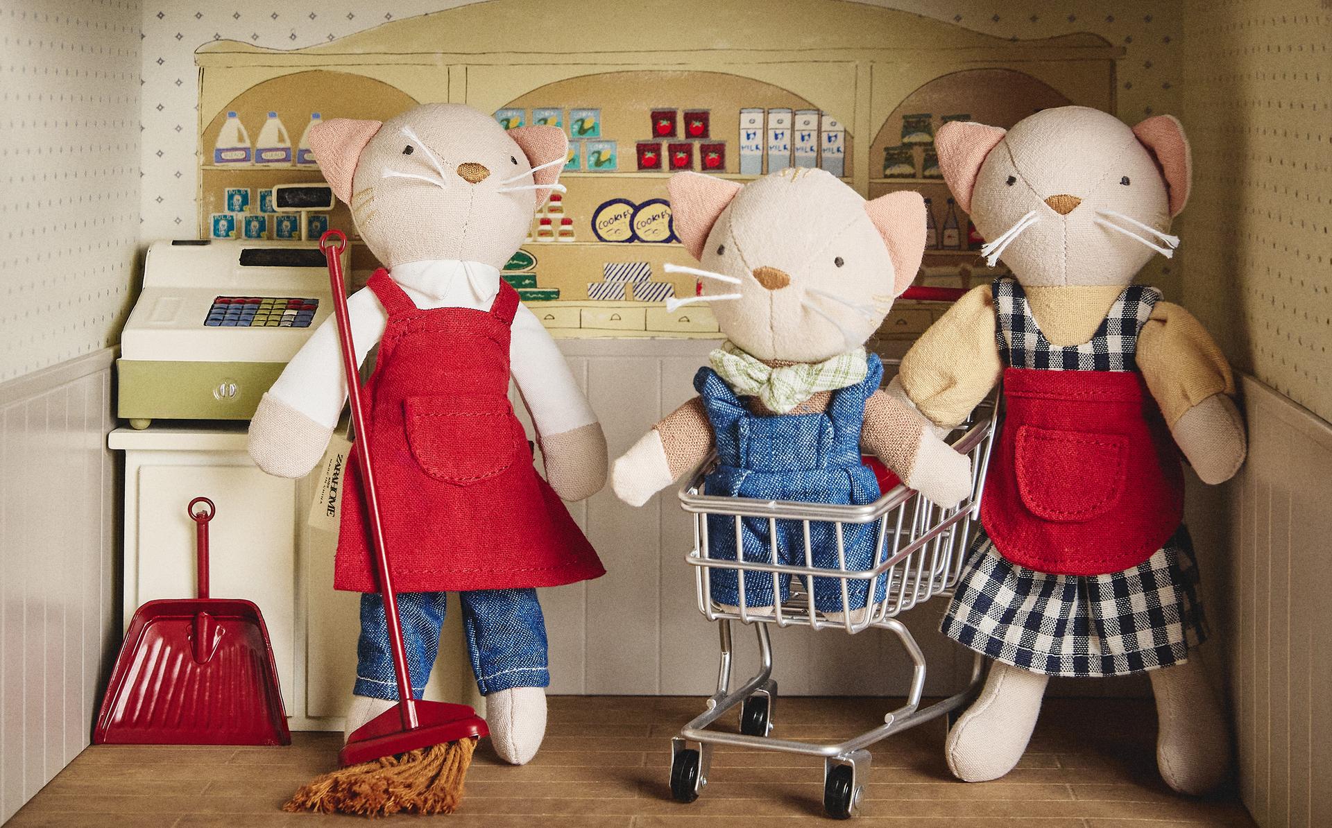 KIDS' CAT FAMILY SOFT TOY SET (SET OF 3) KIDS' CAT FAMILY SOFT TOY SET (SET OF 3)