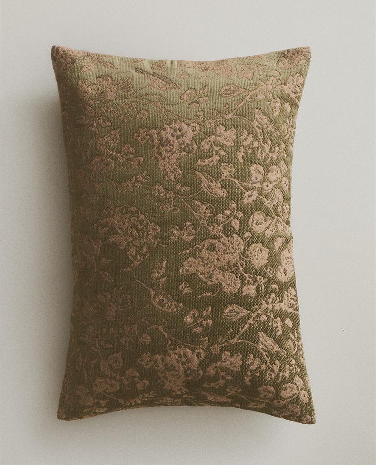 غلاف وسادة بأزهار