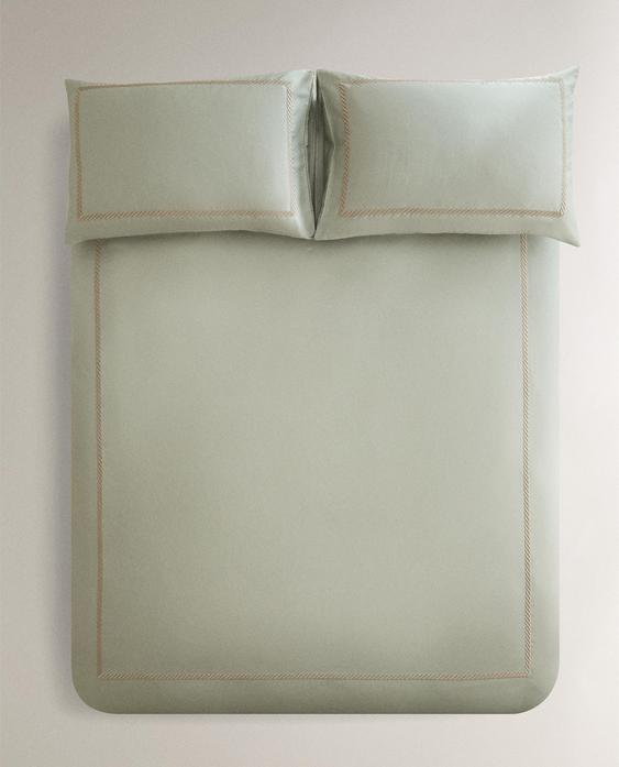 غلاف لحاف ساتان بتطريز زخرفي غلاف لحاف ساتان بتطريز زخرفي