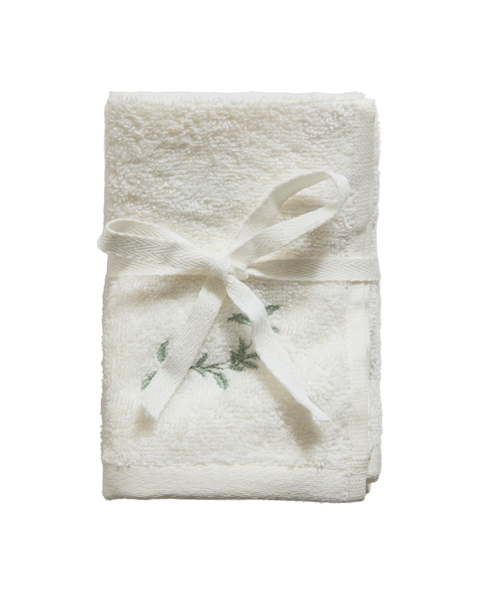 PACK OF HAND TOWELS WITH PLANT EMBROIDERY (PACK OF 3)