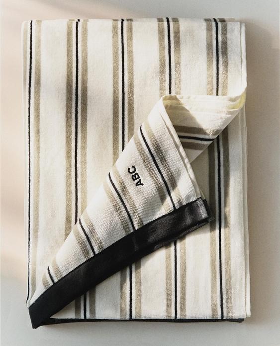 منشفة شاطئ فيلور بخطوط متباينة