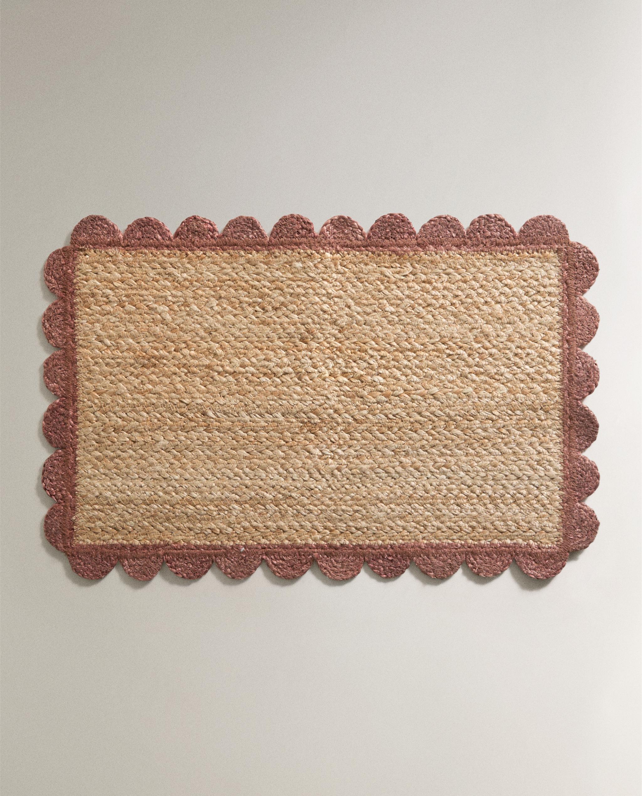 SCALLOPED JUTE PET RUG product thumbnail 4