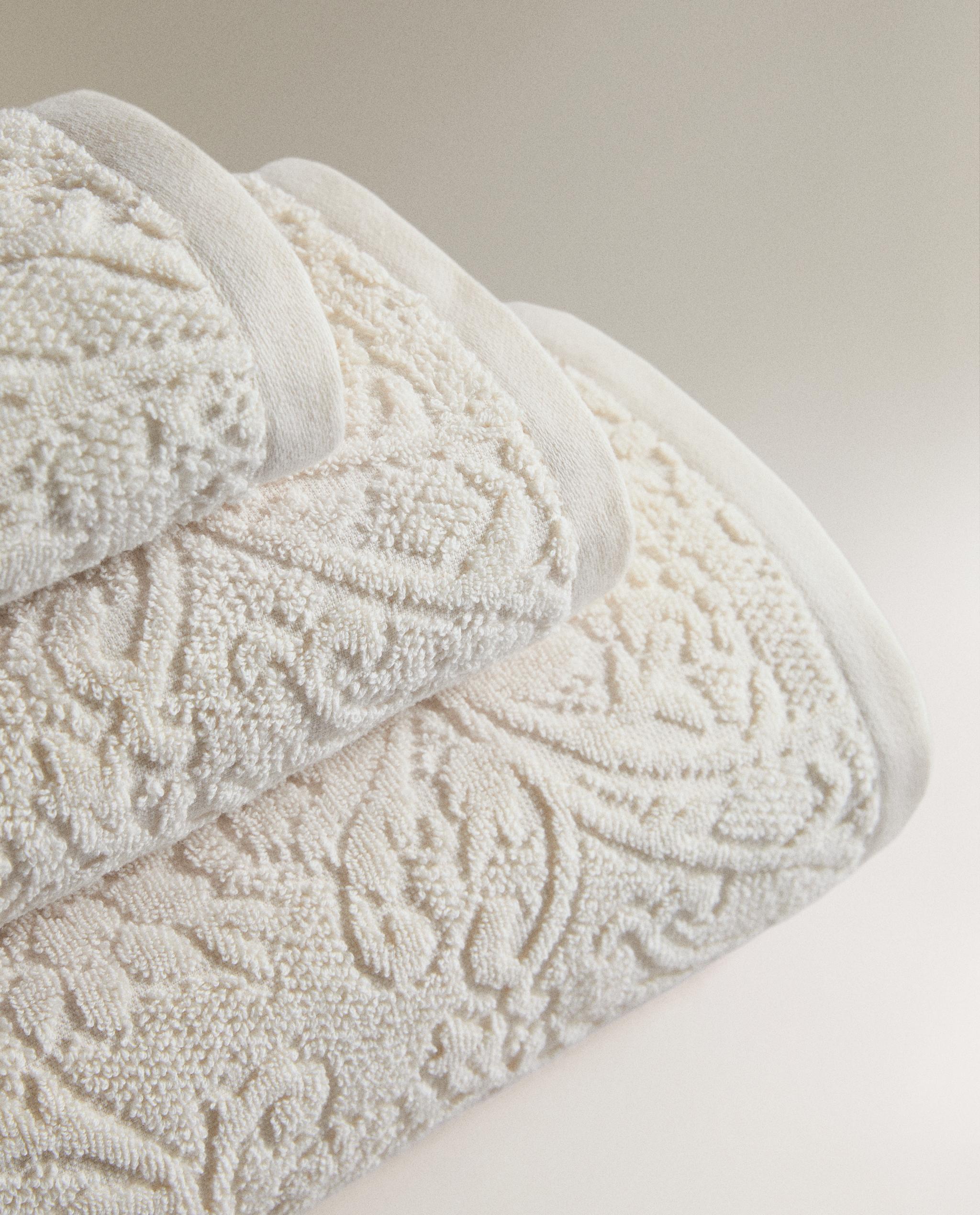 FLORAL JACQUARD BATH TOWEL product thumbnail 12