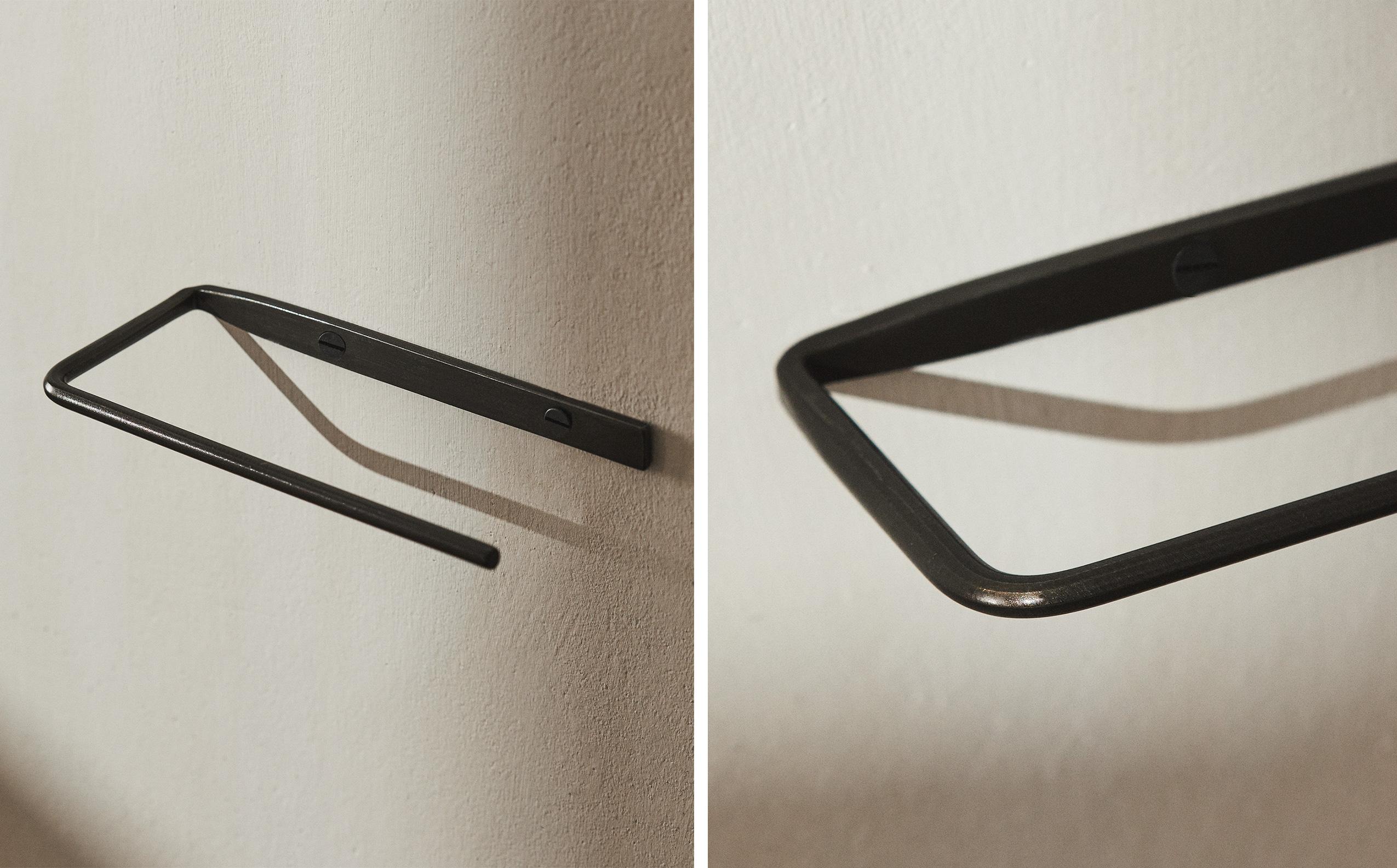 DARK METAL TOILET PAPER HOLDER product thumbnail 8