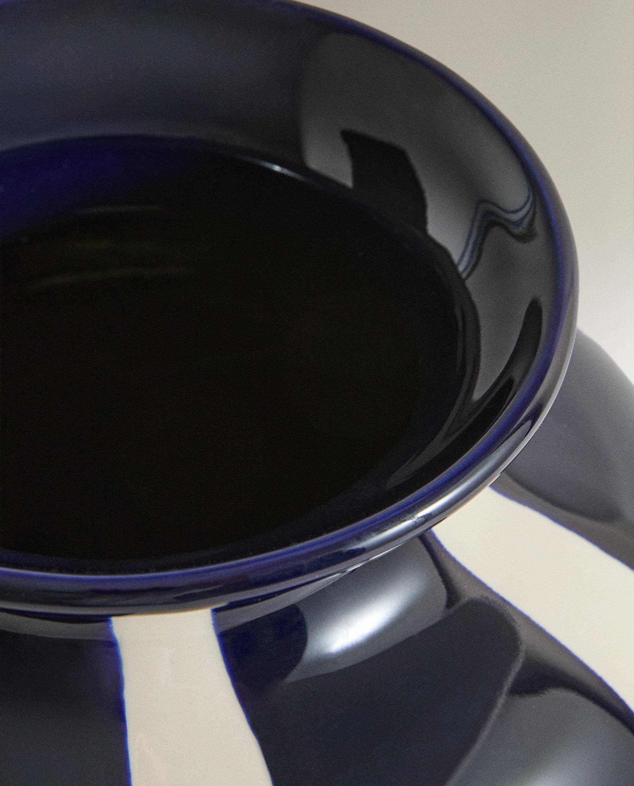 DECORATIVE ROUND CERAMIC VASE product thumbnail 7