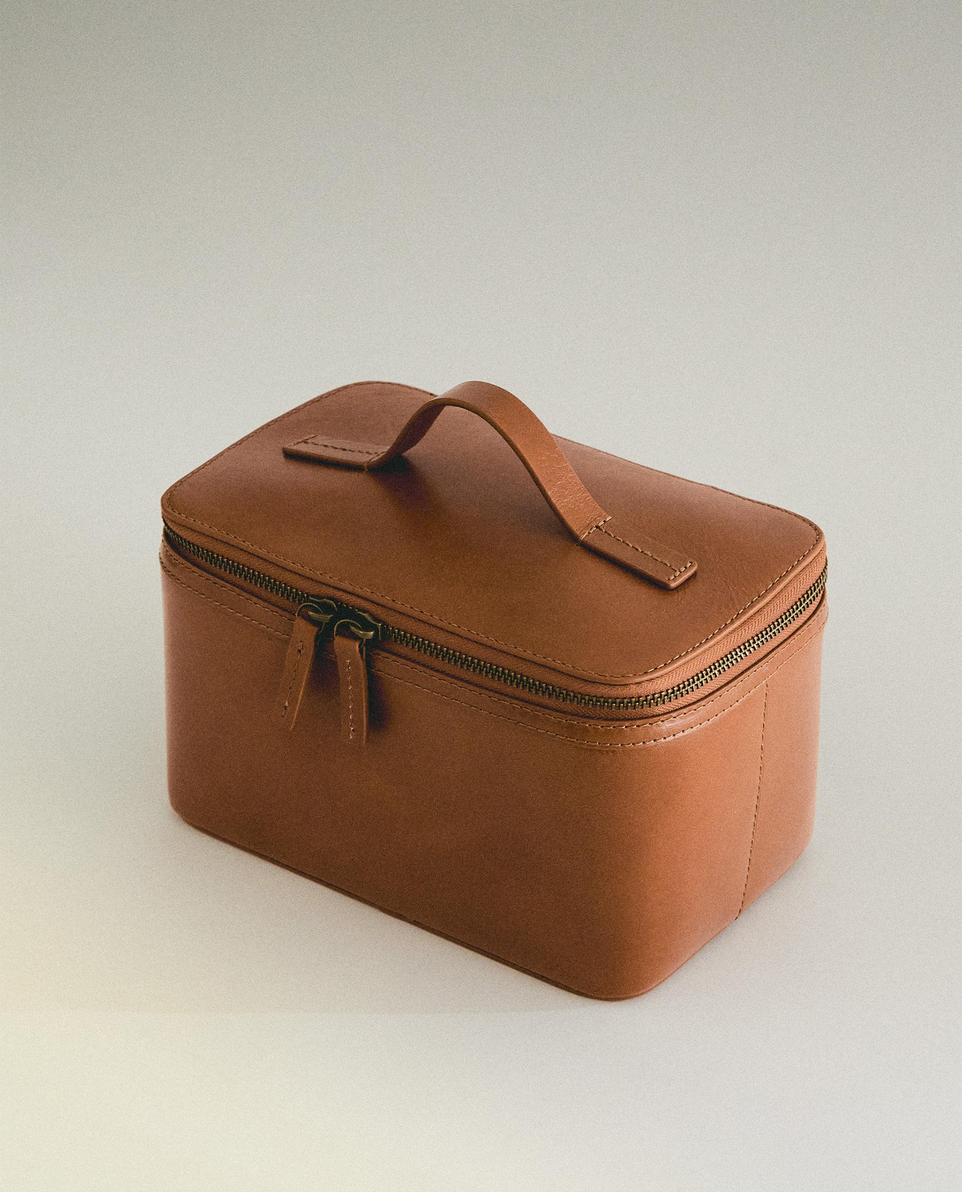 SMALL LEATHER WASH BAG