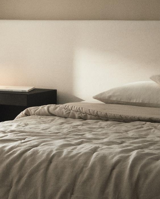 PADDED LINEN QUILT WITH DOTS PADDED LINEN QUILT WITH DOTS