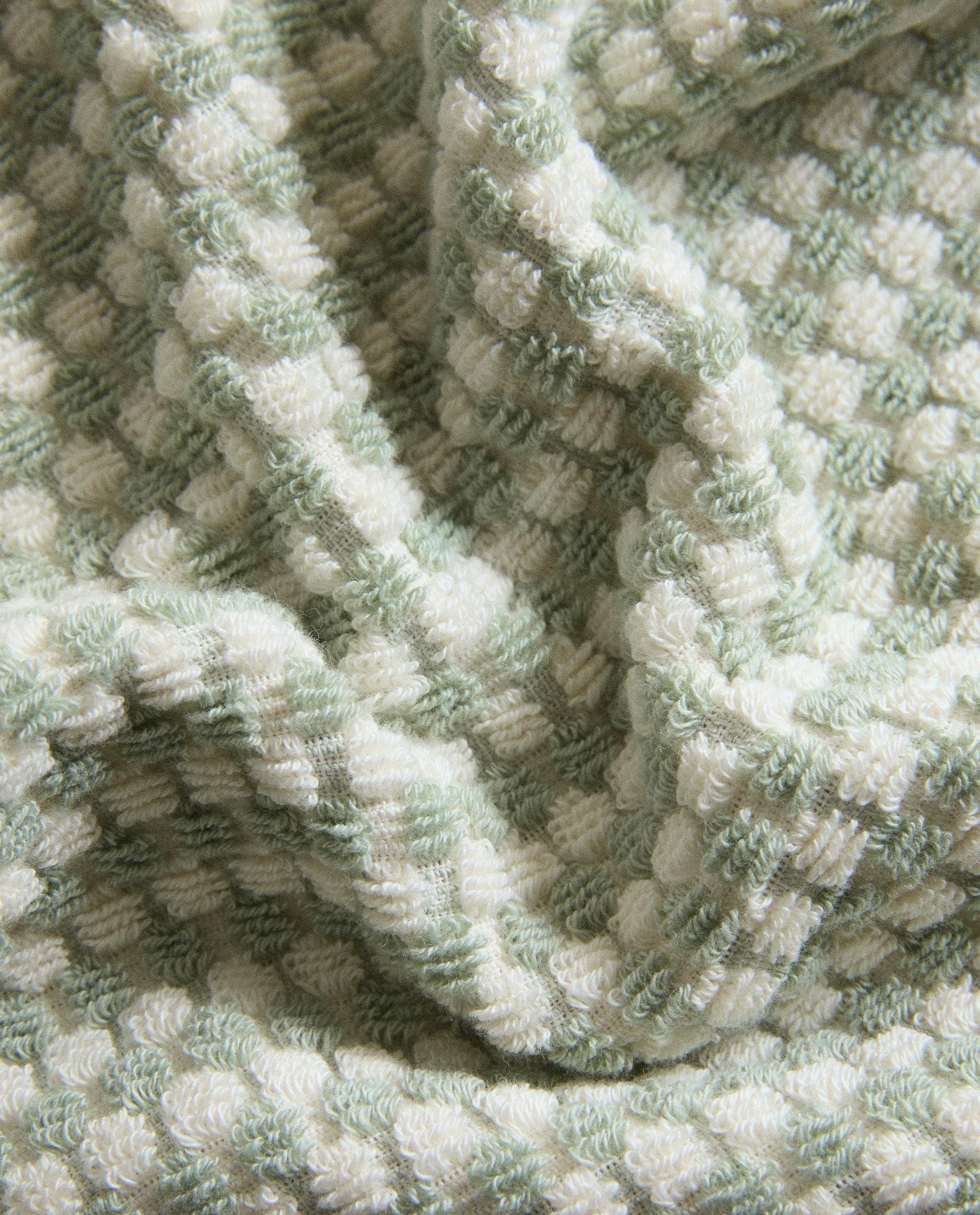 TEXTURED COTTON BATH TOWEL product thumbnail 5