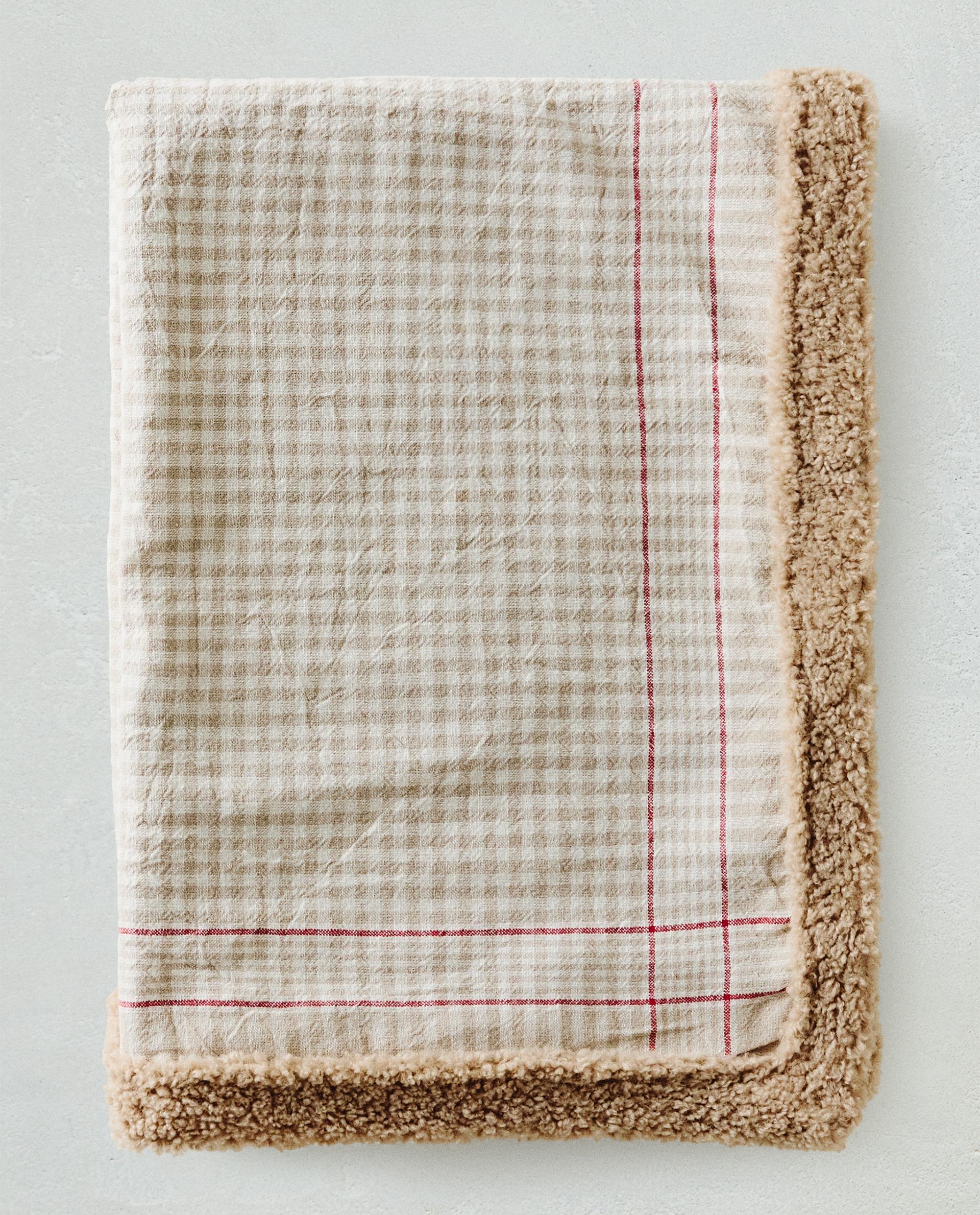 REVERSIBLE CHECK PET THROW