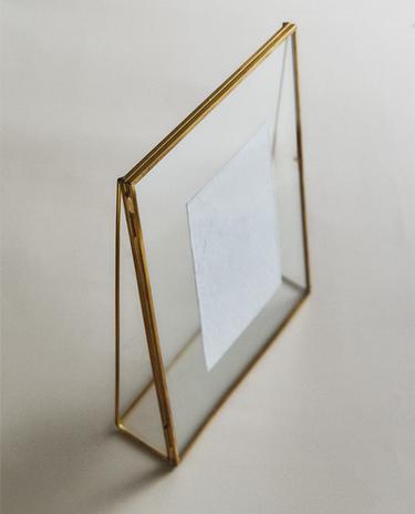 TRIANGULAR STRUCTURE PHOTO FRAME