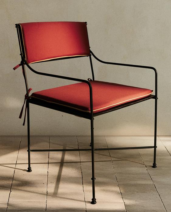 FORGED METAL ACCENT CHAIR WITH CUSHIONS