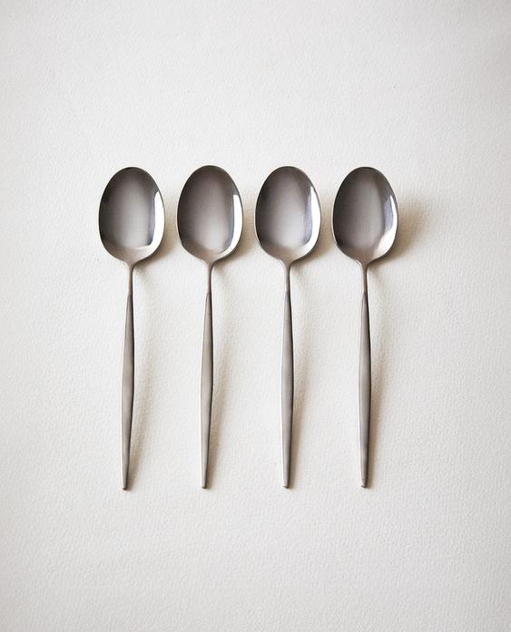 PACK OF DESSERT SPOONS WITH THIN HANDLES (PACK OF 4)