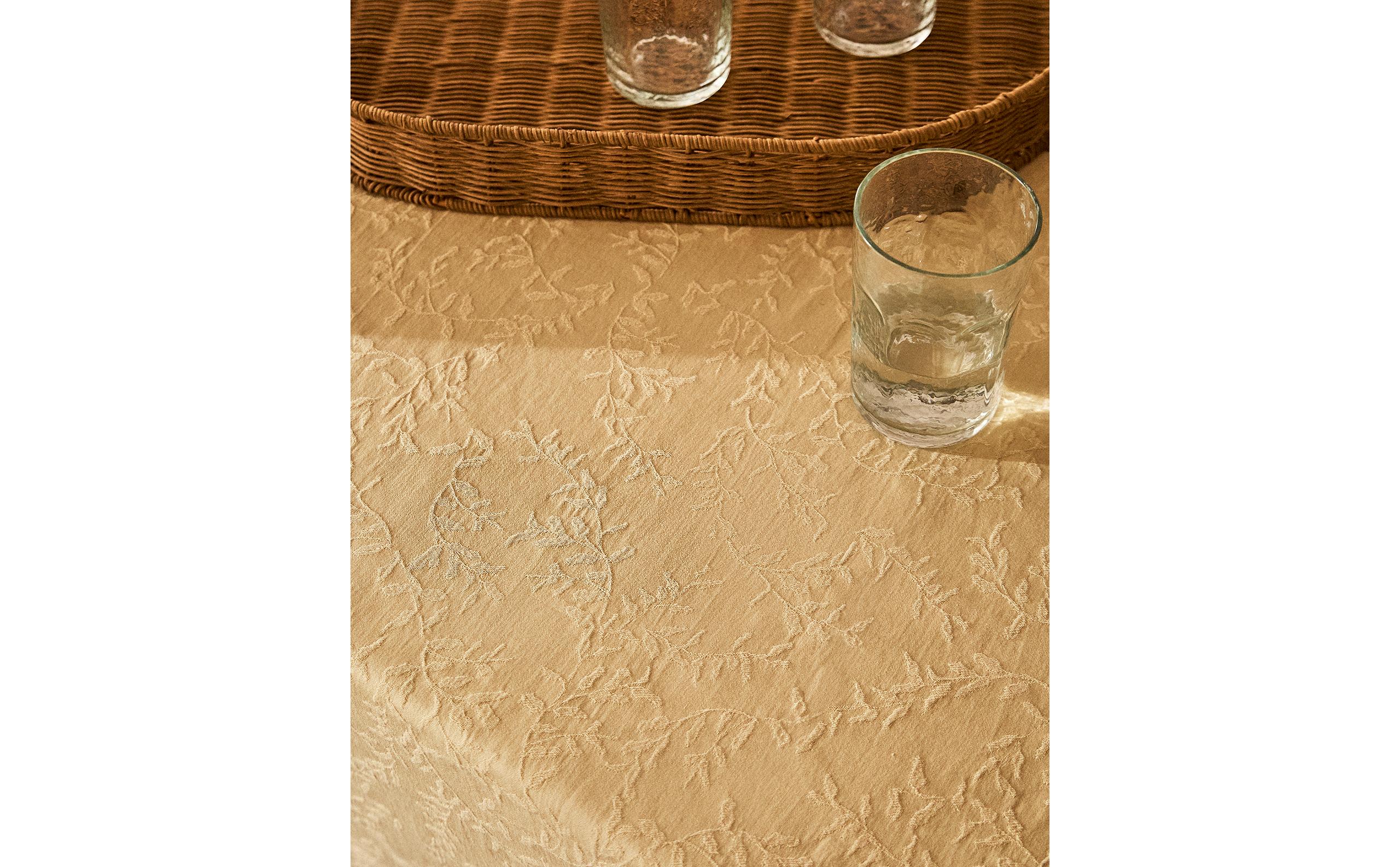 JACQUARD LEAF TABLECLOTH