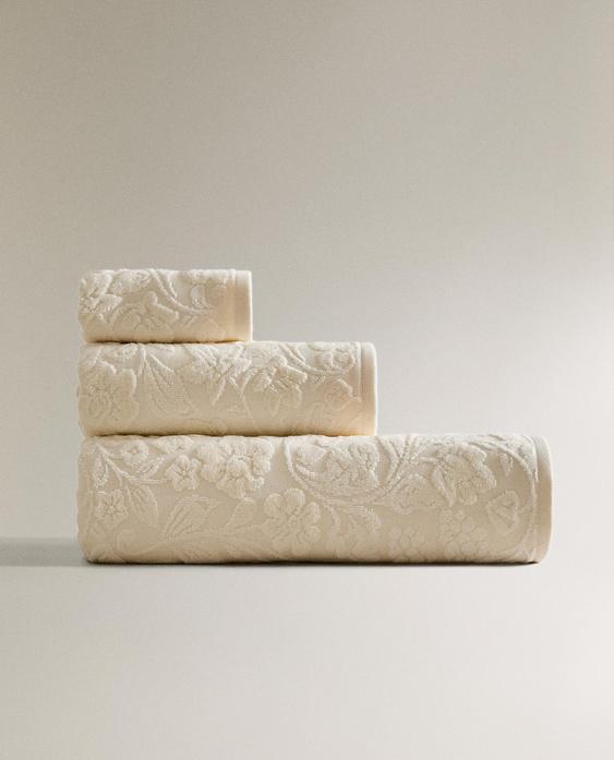 BADEHANDTUCH MIT BLUMEN-JACQUARD BADEHANDTUCH MIT BLUMEN-JACQUARD