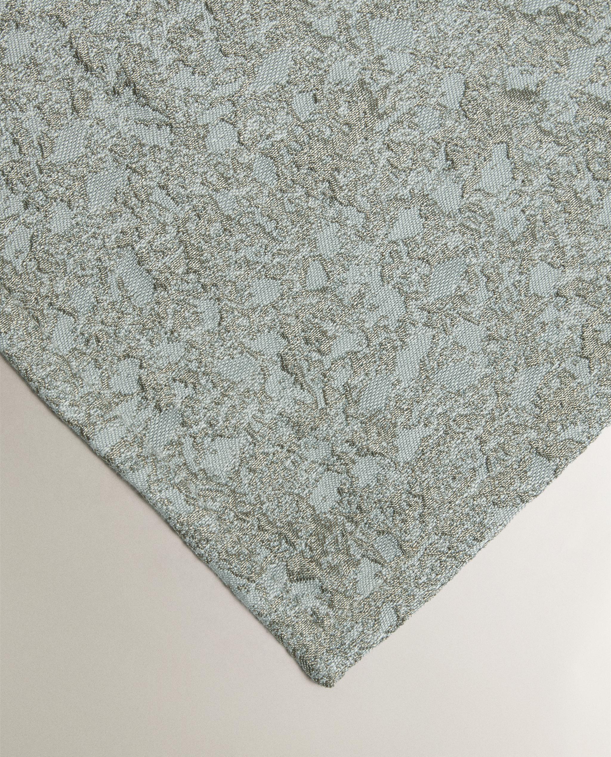 FLORAL JACQUARD BLANKET product thumbnail 6