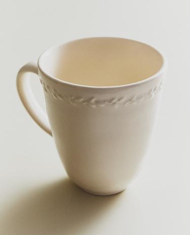EARTHENWARE MUG WITH RAISED-DESIGN EDGE