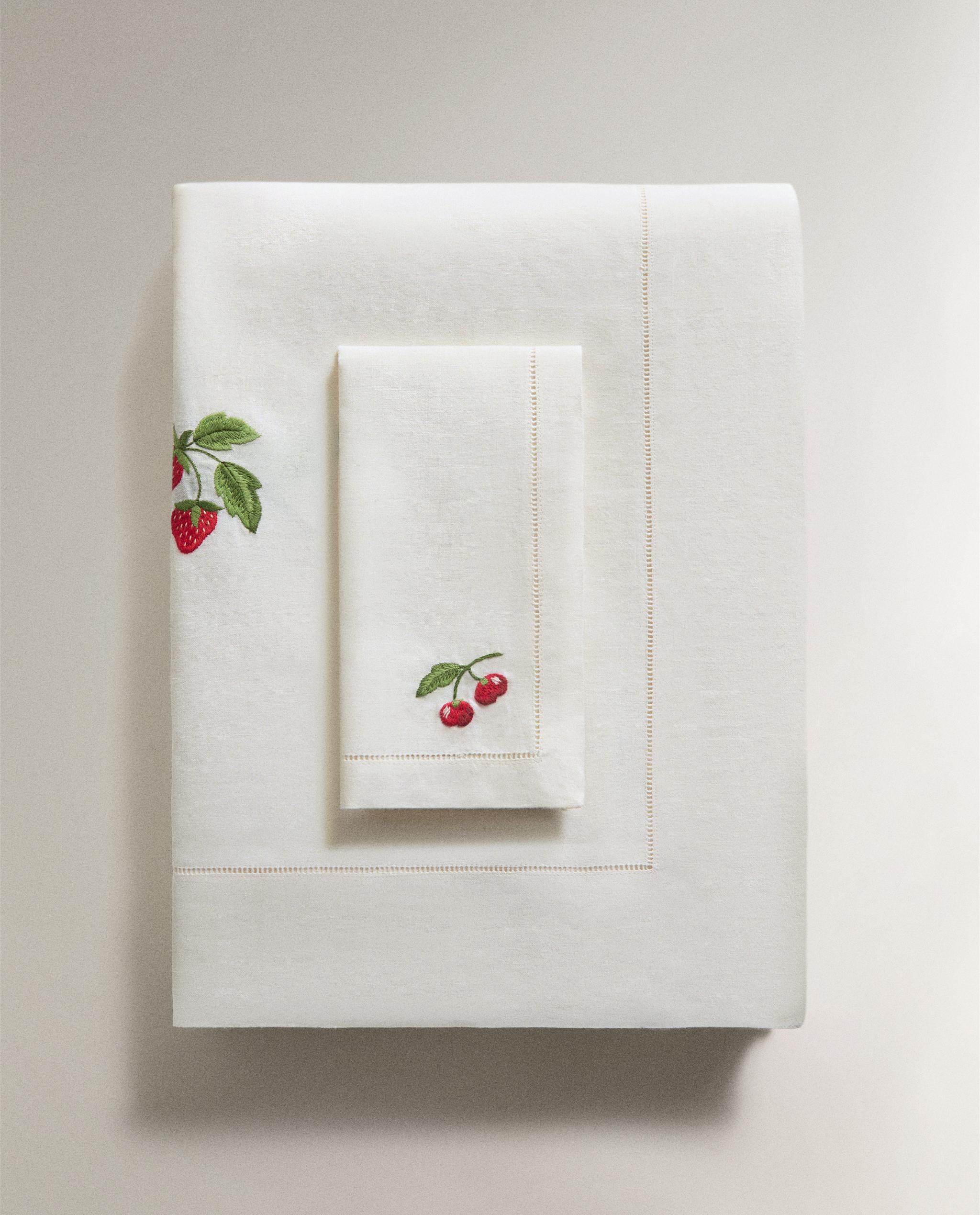 EMBROIDERED FRUIT TABLECLOTH product thumbnail 2